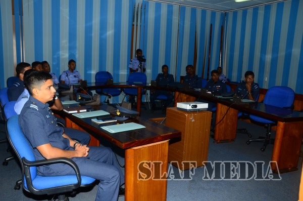 A
Workshop for Prospective English Comperes