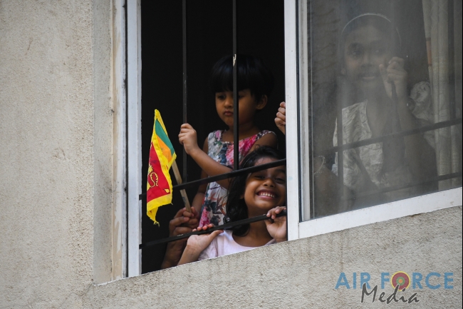 Sri Lanka Air Force Conducts Entertainment Programs to Ease the Stress of those at Home