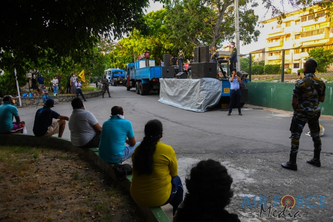 Sri Lanka Air Force Conducts Entertainment Programs to Ease the Stress of those at Home