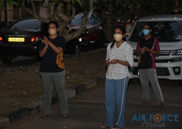 Sri Lanka Air Force Conducts Entertainment Programs to Ease the Stress of those at Home