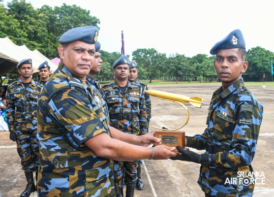 CERTIFICATE
AND BADGE AWARDING CEREMONY OF NO.47 OFFICERS, NO.07 FOREIGN STUDENTS,
NO.63 AIRMEN AND NO.38 NAVY PERSONNEL EOD BA