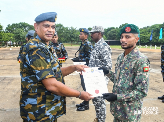 CERTIFICATE AND
BADGE AWARDING CEREMONY OF NO.47 OFFICERS, NO.07 FOREIGN STUDENTS,
NO.63 AIRMEN AND NO.38 NAVY PERSONNEL EOD BA