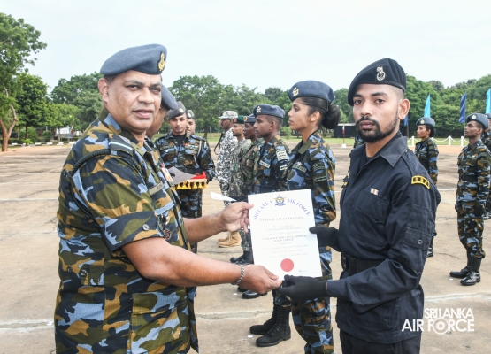 CERTIFICATE AND
BADGE AWARDING CEREMONY OF NO.47 OFFICERS, NO.07 FOREIGN STUDENTS,
NO.63 AIRMEN AND NO.38 NAVY PERSONNEL EOD BA