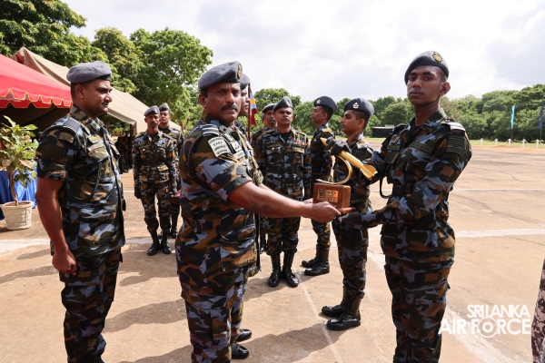CERTIFICATE AND BADGE AWARDING CEREMONY OF NO.46 OFFICERS, NO.06
FOREIGN OFFICERS, NO.62 AIRMEN AND NO.37 NAVY PERSONNEL EOD BA