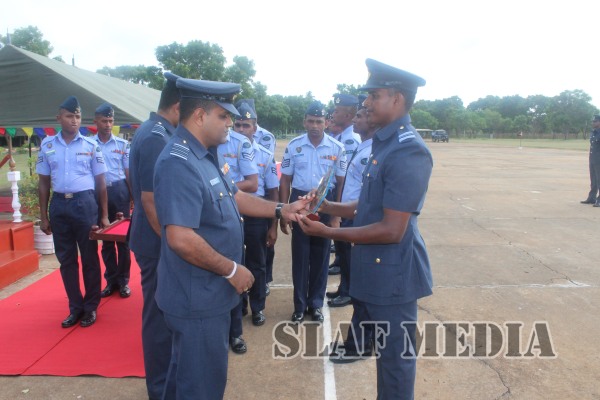 Badge
Awarding Parade of No. 29 Officers No. 44 Airmen and No.20 Navy Basic
EOD Course