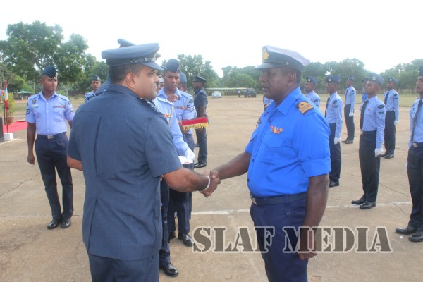 Badge
Awarding Parade of No. 29 Officers No. 44 Airmen and No.20 Navy Basic
EOD Course