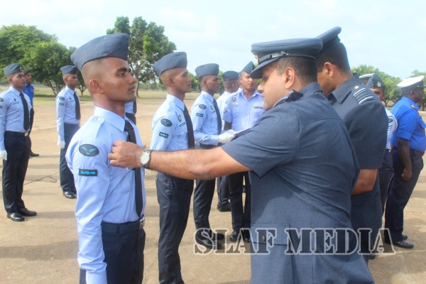 Badge
Awarding Parade of No. 29 Officers No. 44 Airmen and No.20 Navy Basic
EOD Course