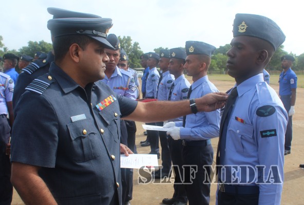 Badge
Awarding Parade of No. 29 Officers No. 44 Airmen and No.20 Navy Basic
EOD Course
