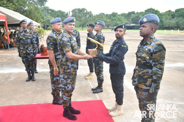 CERTIFICATE AND BADGE AWARDING CEREMONY OF NO.45 OFFICERS, NO.05
FOREIGN OFFICER, NO.61 AIRMEN AND NO.36 NAVY PERSONNEL EOD BAS