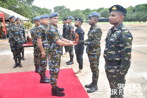 CERTIFICATE AND BADGE AWARDING CEREMONY OF NO.45 OFFICERS, NO.05
FOREIGN OFFICER, NO.61 AIRMEN AND NO.36 NAVY PERSONNEL EOD BAS