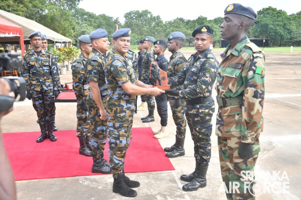 CERTIFICATE AND BADGE AWARDING CEREMONY OF NO.45 OFFICERS, NO.05
FOREIGN OFFICER, NO.61 AIRMEN AND NO.36 NAVY PERSONNEL EOD BAS