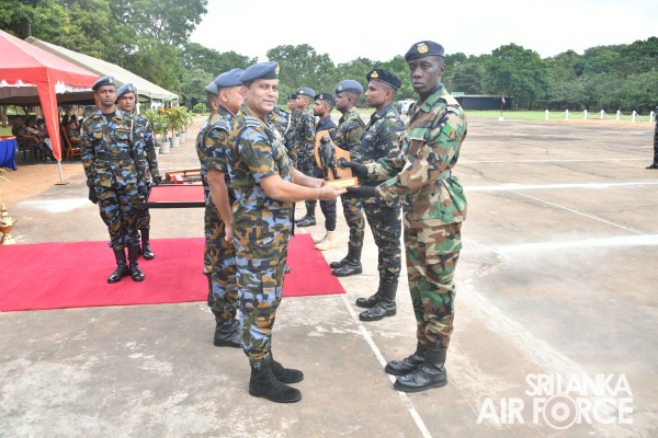 CERTIFICATE AND BADGE AWARDING CEREMONY OF NO.45 OFFICERS, NO.05
FOREIGN OFFICER, NO.61 AIRMEN AND NO.36 NAVY PERSONNEL EOD BAS
