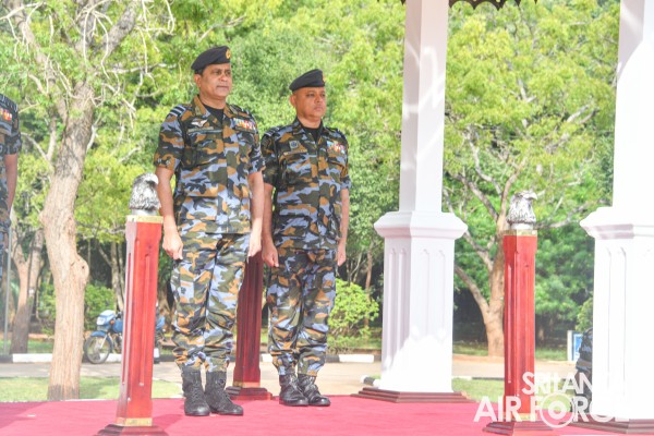 CERTIFICATE AND BADGE AWARDING CEREMONY OF NO.45 OFFICERS, NO.05
FOREIGN OFFICER, NO.61 AIRMEN AND NO.36 NAVY PERSONNEL EOD BAS