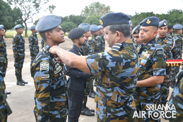 CERTIFICATE AND BADGE AWARDING CEREMONY OF NO.45 OFFICERS, NO.05
FOREIGN OFFICER, NO.61 AIRMEN AND NO.36 NAVY PERSONNEL EOD BAS