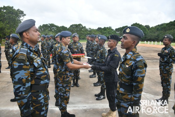 CERTIFICATE AND BADGE AWARDING CEREMONY OF NO.45 OFFICERS, NO.05
FOREIGN OFFICER, NO.61 AIRMEN AND NO.36 NAVY PERSONNEL EOD BAS