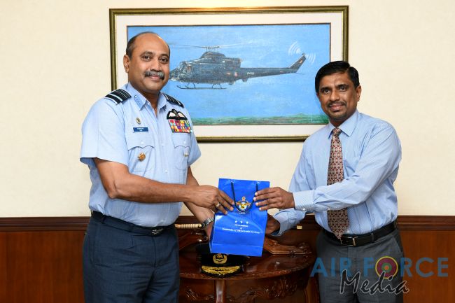 Peak International Trade Company Donates N 95 Masks to the SLAF