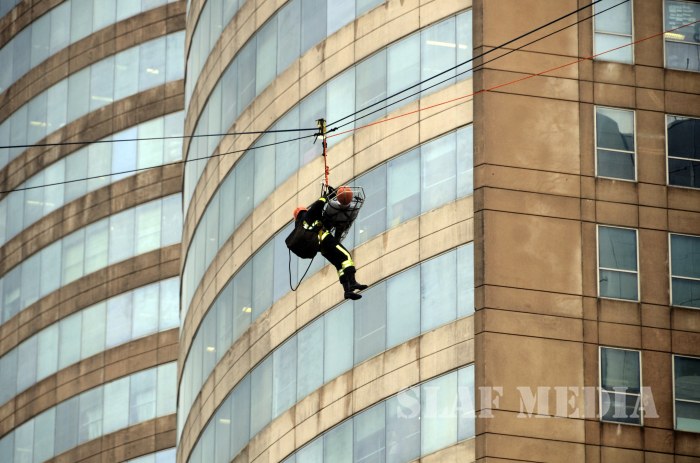 SLAF Assists to Conduct Fire Drill at Bank of Ceylon