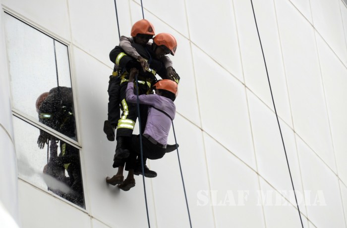 SLAF Assists to Conduct Fire Drill at Bank of Ceylon