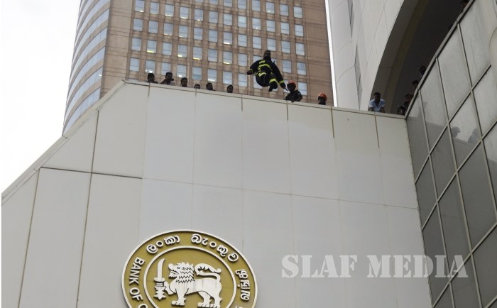 SLAF Assists to Conduct Fire Drill at Bank of Ceylon