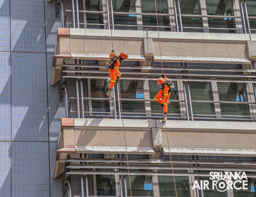 SLAF CONDUCTS A FIRE AND RESCUE DRILL AT THE CENTRAL BANK OF SRI LANKA
