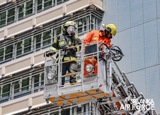 SLAF CONDUCTS A FIRE AND RESCUE DRILL AT THE CENTRAL BANK OF SRI LANKA