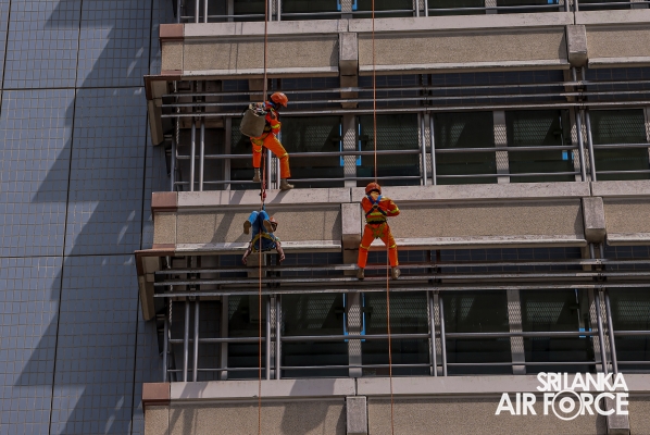SLAF CONDUCTS A FIRE AND RESCUE DRILL AT THE CENTRAL BANK OF SRI LANKA