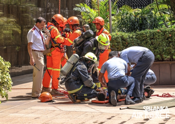 SLAF CONDUCTS A FIRE AND RESCUE DRILL AT THE CENTRAL BANK OF SRI LANKA
