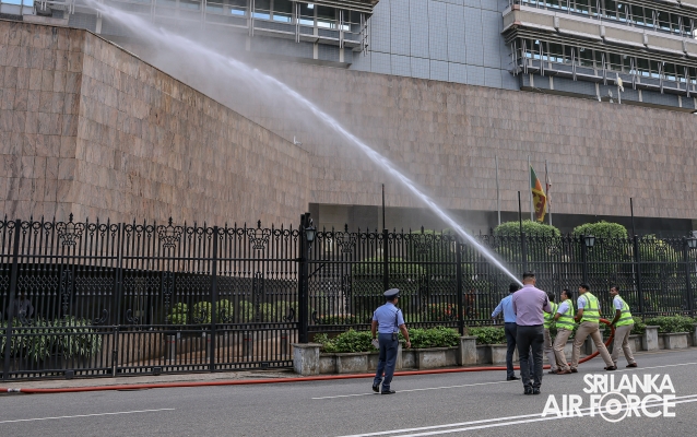 SLAF CONDUCTS A FIRE AND RESCUE DRILL AT THE CENTRAL BANK OF SRI LANKA