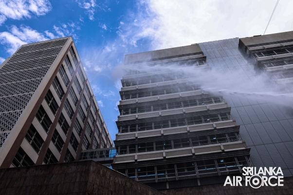 SLAF CONDUCTS A FIRE AND RESCUE DRILL AT THE CENTRAL BANK OF SRI LANKA