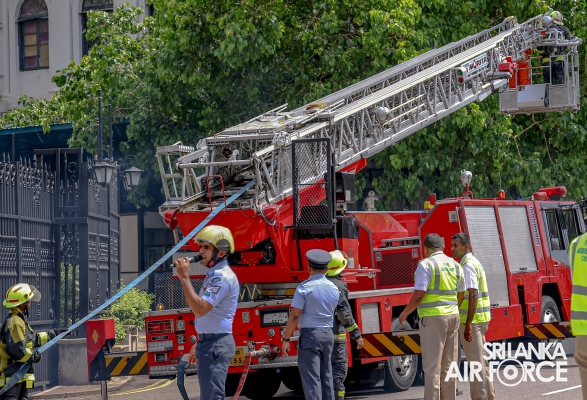SLAF CONDUCTS A FIRE AND RESCUE DRILL AT THE CENTRAL BANK OF SRI LANKA