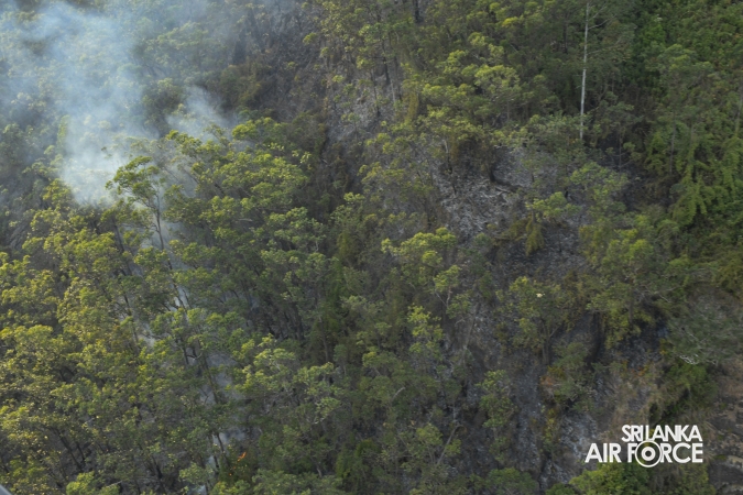 SLAF DEPLOYS BELL 412 HELICOPTER TO EXTINGUISH FIRE IN NALLATHANNIYA FOREST RESERVE
