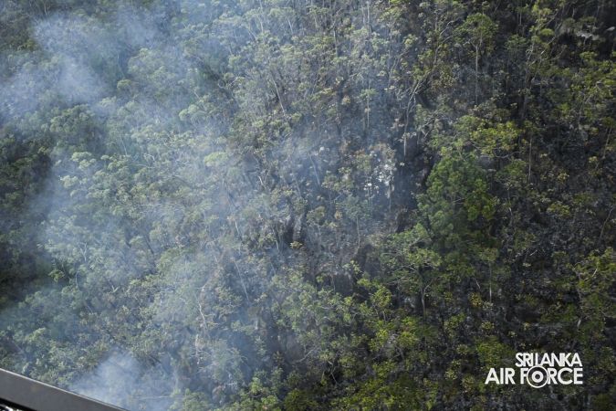SLAF DEPLOYS BELL 412 HELICOPTER TO EXTINGUISH FIRE IN NALLATHANNIYA FOREST RESERVE