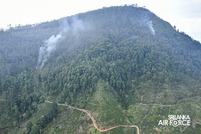 SLAF DEPLOYS BELL 412 HELICOPTER TO EXTINGUISH FIRE IN NALLATHANNIYA FOREST RESERVE