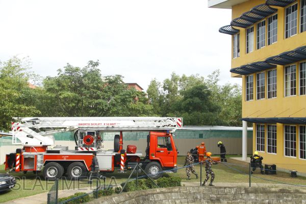 මිලේනියම් ඉන්ෆොර්මේෂන් ගොඩනැගිල්ලේදී ගිණි නිවීමේ හා ජීවිත ගලවා ගැනීමේ පුහුණු වැඩසටහන සාර්ථකව නිමකෙරේ