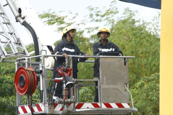 මිලේනියම් ඉන්ෆොර්මේෂන් ගොඩනැගිල්ලේදී ගිණි නිවීමේ හා ජීවිත ගලවා ගැනීමේ පුහුණු වැඩසටහන සාර්ථකව නිමකෙරේ
