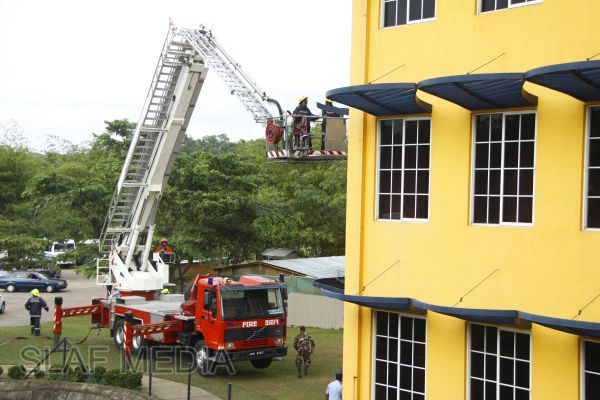 මිලේනියම් ඉන්ෆොර්මේෂන් ගොඩනැගිල්ලේදී ගිණි නිවීමේ හා ජීවිත ගලවා ගැනීමේ පුහුණු වැඩසටහන සාර්ථකව නිමකෙරේ