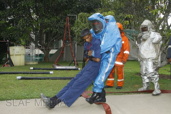 මිලේනියම් ඉන්ෆොර්මේෂන් ගොඩනැගිල්ලේදී ගිණි නිවීමේ හා ජීවිත ගලවා ගැනීමේ පුහුණු වැඩසටහන සාර්ථකව නිමකෙරේ