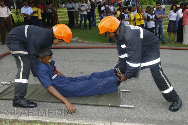 මිලේනියම් ඉන්ෆොර්මේෂන් ගොඩනැගිල්ලේදී ගිණි නිවීමේ හා ජීවිත ගලවා ගැනීමේ පුහුණු වැඩසටහන සාර්ථකව නිමකෙරේ
