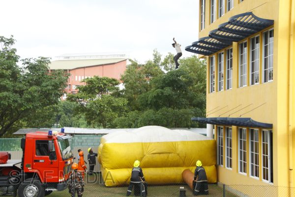මිලේනියම් ඉන්ෆොර්මේෂන් ගොඩනැගිල්ලේදී ගිණි නිවීමේ හා ජීවිත ගලවා ගැනීමේ පුහුණු වැඩසටහන සාර්ථකව නිමකෙරේ