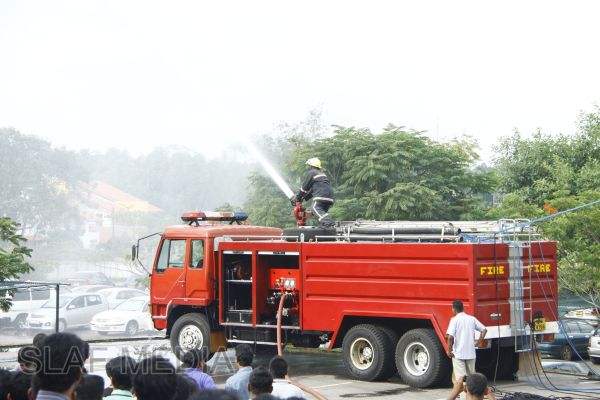 මිලේනියම් ඉන්ෆොර්මේෂන් ගොඩනැගිල්ලේදී ගිණි නිවීමේ හා ජීවිත ගලවා ගැනීමේ පුහුණු වැඩසටහන සාර්ථකව නිමකෙරේ