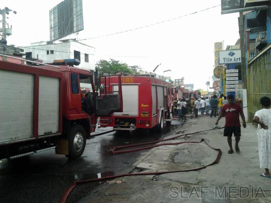 SLAF Fire Fighters Respond to Blaze in Mt. Lavinia