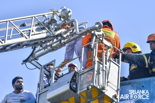 SLAF ASSIST TO CONDUCT FIRE AND RESCUE DRILL AT THE LANKA HOSPITALS CORPORATION