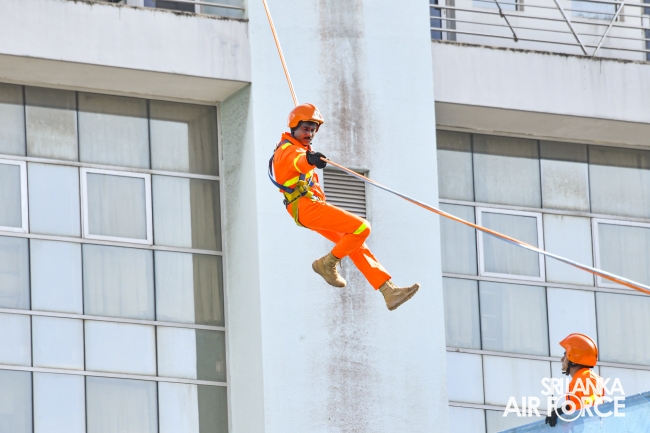 SLAF ASSIST TO CONDUCT FIRE AND RESCUE DRILL AT THE LANKA HOSPITALS CORPORATION