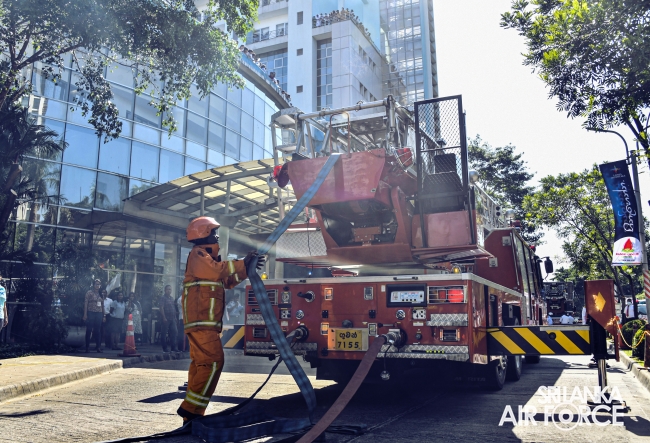 SLAF ASSIST TO CONDUCT FIRE AND RESCUE DRILL AT THE LANKA HOSPITALS CORPORATION