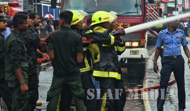 SLAF Assists in Dousing Fire at Pelawatte