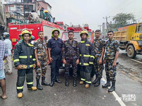 SLAF ASSISTS IN EXTINGUISHING FIRE AT SINGER SHOWROOM IN VAVUNIYA