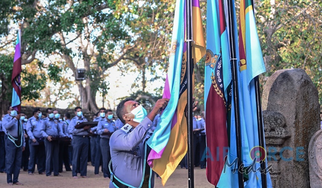 Sri
Lanka Air Force Conducts Flag Blessing at 'Sri Maha Bodhi' in
Anuradhapura