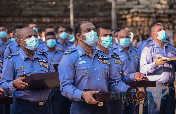 Sri
Lanka Air Force Conducts Flag Blessing at 'Sri Maha Bodhi' in
Anuradhapura
