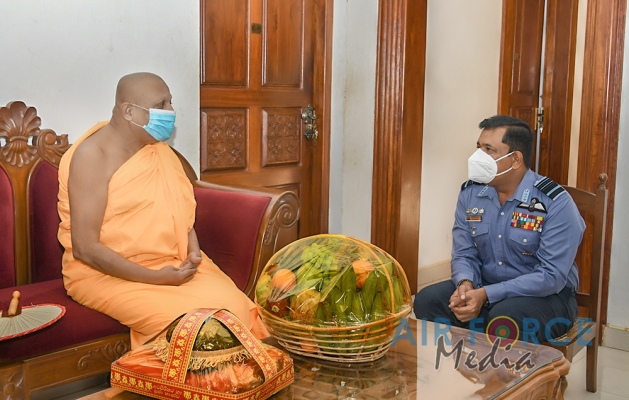 Sri
Lanka Air Force Conducts Flag Blessing at 'Sri Maha Bodhi' in
Anuradhapura