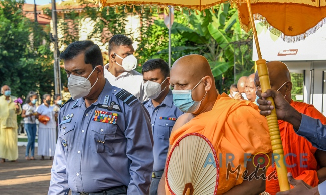 Sri
Lanka Air Force Conducts Flag Blessing at 'Sri Maha Bodhi' in
Anuradhapura